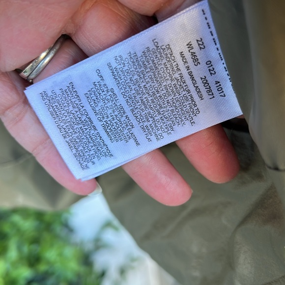 Army green mid length Columbia puffer with Omni shield - Picture 4 of 7